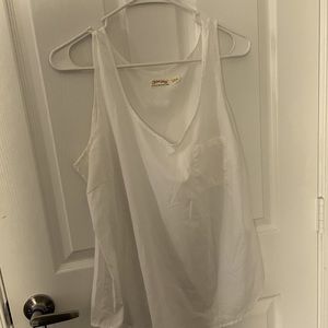 White causal tank top with pocket